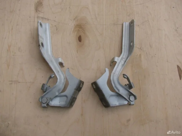 Крепление петли капота для Nissan Juke YF15 2010-2014 на фотографиях