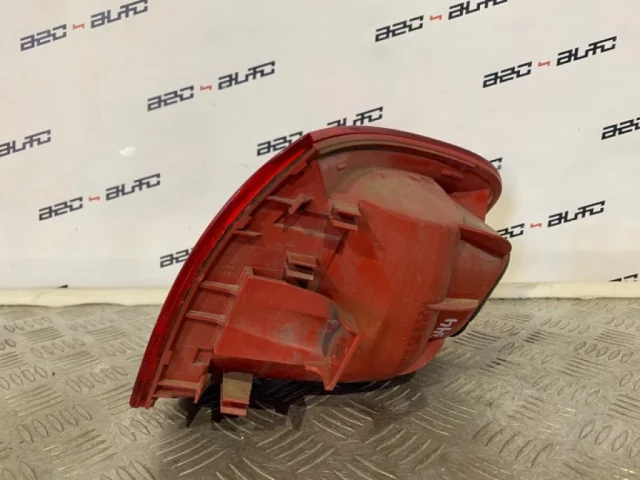 Фары для Volkswagen Passat Variant (B6, Typ 3C) 2004-2010 на фотографиях