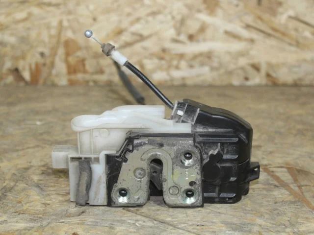 Уплотнитель передней правой двери для Kia Ceed 1 SW ED Rest 2010-2012 на фотографиях