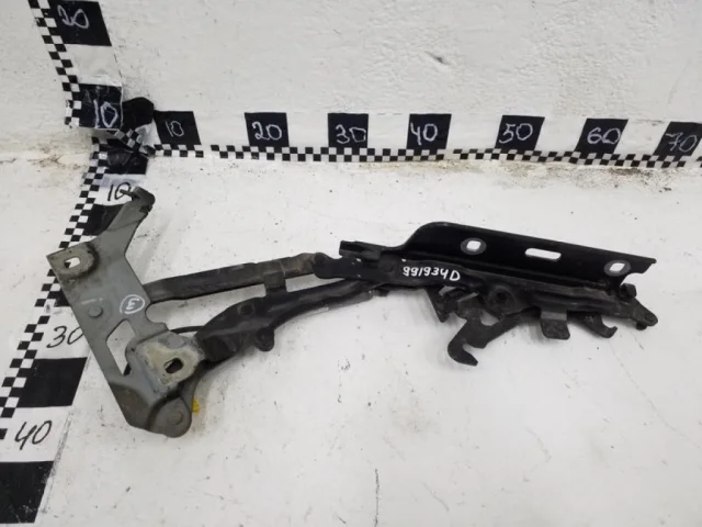 Петля капота левая для Audi Q5 8R 2008-2016 на фотографиях