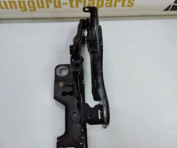 Петля капота левая для BMW X5 G05 2018+ на фотографиях