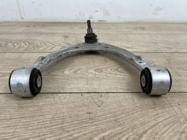 Рычаг передний левый верхний для Volkswagen Touareg II (7P5) 2010-2014 на фотографиях