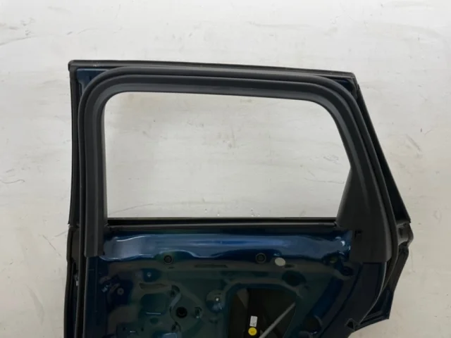 Дверь задняя правая для Volkswagen Touareg III (CR) 2018+ на фотографиях