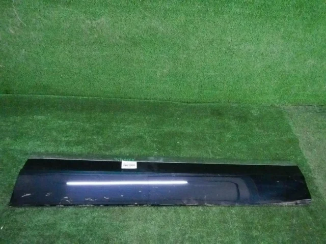 Накладка двери багажника для Volkswagen Touareg III (CR) 2018+ на фотографиях