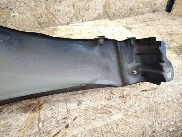 Крылья для Toyota Land Cruiser 200 (JDM) 2007-2013 на фотографиях