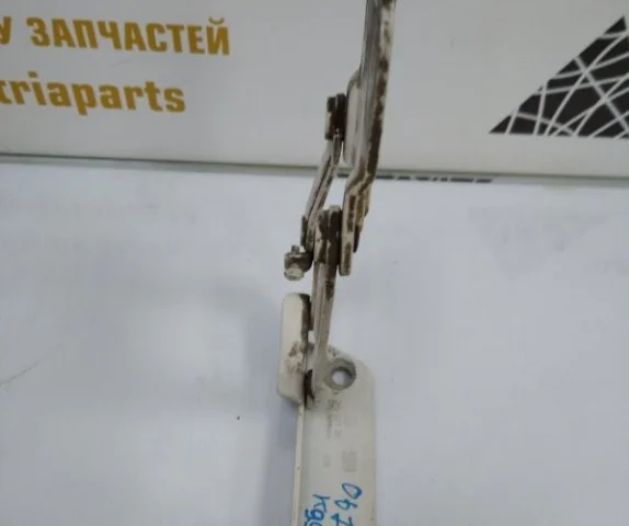 Петля капота левая для Volkswagen Caddy IV (2K) 2015-2020 на фотографиях