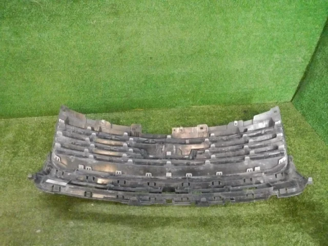 Решетка переднего бампера для Ford Explorer U502 rest 2014-2019 на фотографиях