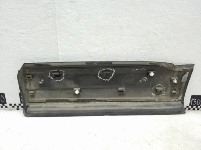 Накладка двери задней правой для Volkswagen Tiguan I NF 2006-2017 на фотографиях