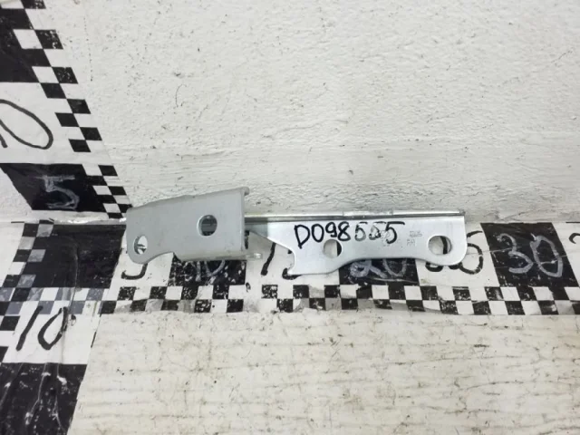 Петля капота левая для Hyundai Accent 2 Седан LC 1999-2012 на фотографиях