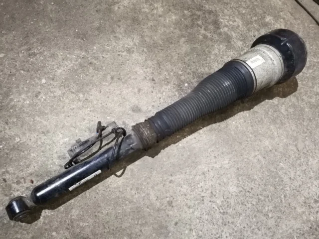 Стойка кузова задняя правая для Mercedes-Benz S class W221 2005-2013 на фотографиях