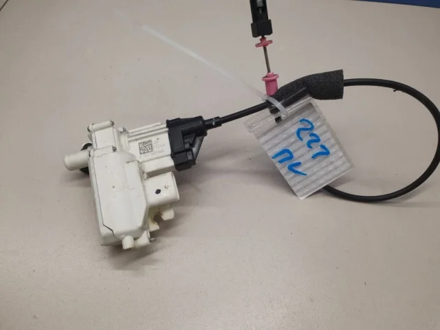 Петля двери передней левой нижняя для Mercedes-Benz S class W222 2013-2017 на фотографиях