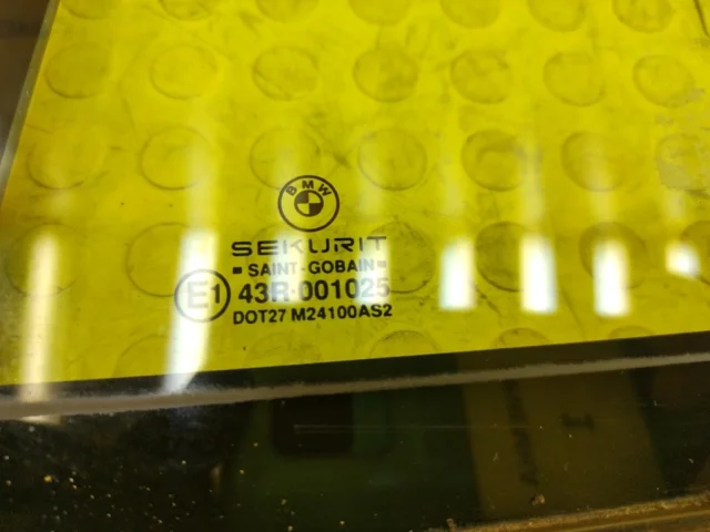 Стекло двери заднее левое для BMW 7er Е38 1994-2001 на фотографиях