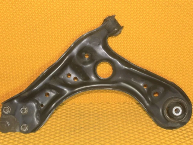 Рычаг передний правый нижний для Volkswagen Polo V (6C) Седан 2015-2020 на фотографиях