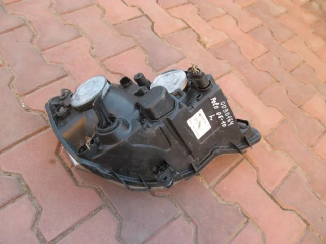 Фара правая для Volkswagen Polo IV (9N3) 2005-2009 на фотографиях