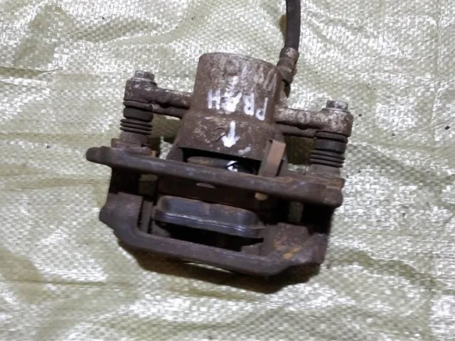 Суппорт задний левый для Toyota Avensis Седан T250 2003-2008 на фотографиях