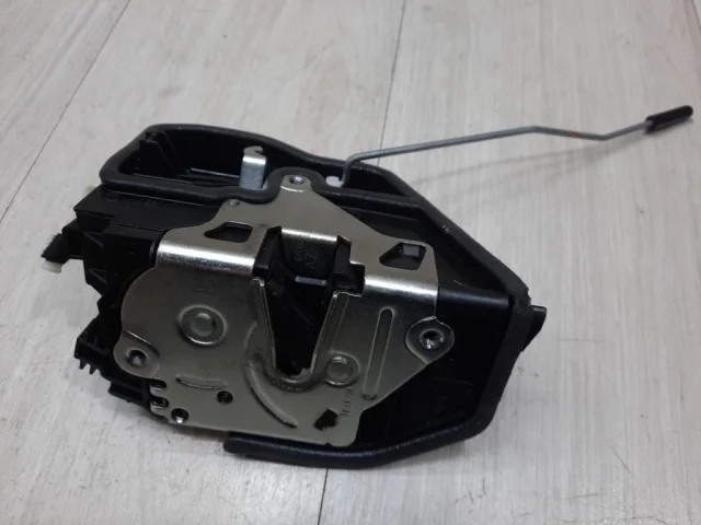 Уплотнитель передней правой двери для BMW 5er Ф10 Rest. 2014-2017 на фотографиях