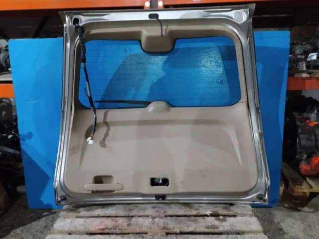 Крышка багажника для Honda CR-V RE Rest 2010-2012 на фотографиях