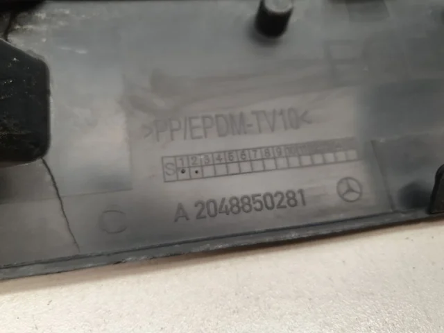 Накладка под номер для Mercedes-Benz GLK class X204 2008-2016 на фотографиях