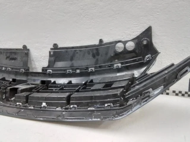 Решетка радиатора для Volkswagen Jetta 7 2020+ на фотографиях