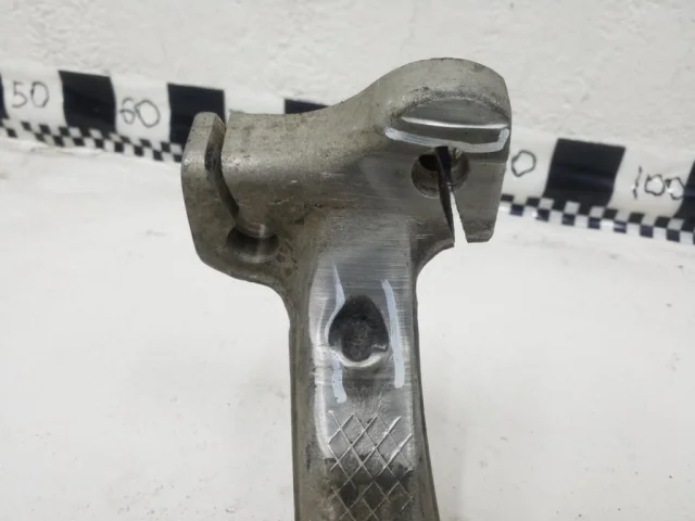 Кулак поворотный правый для Porsche Macan 95B 2014-2023 на фотографиях