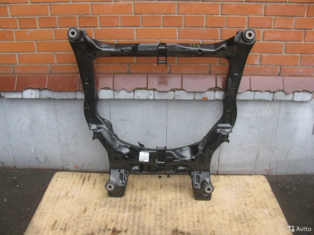 Подрамник двигателя для Nissan Teana J31 2003-2007 на фотографиях