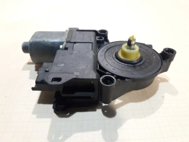 Двери для Peugeot 308 T7 Кабриолет 2009-2015 на фотографиях