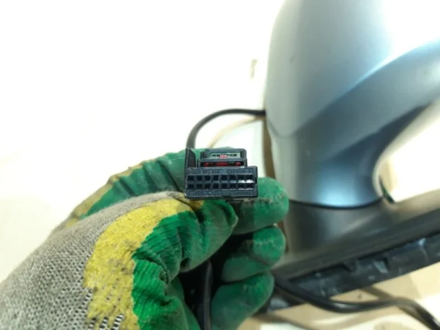 Стекла и зеркала для Volkswagen Passat Variant (B6, Typ 3C) 2004-2010 на фотографиях