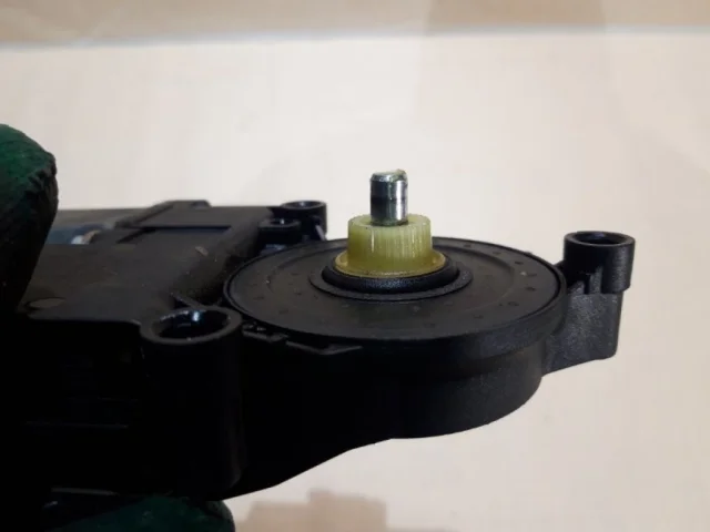 Двери для Peugeot 308 T7 Кабриолет 2009-2015 на фотографиях