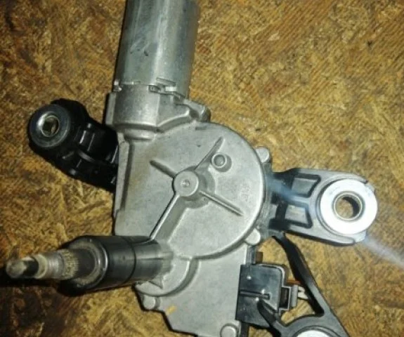 Мотор омывателя задний для Volkswagen Passat Variant (B6, Typ 3C) 2004-2010 на фотографиях