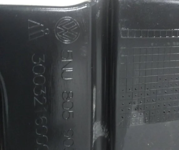 Отбойник капота для Volkswagen Tiguan I NF 2006-2017 на фотографиях