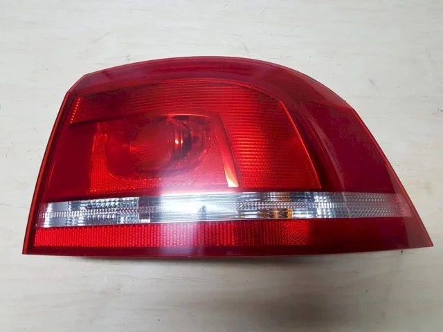 Фонарь внешний правый для Volkswagen Passat Variant (B6, Typ 3C) 2004-2010 на фотографиях