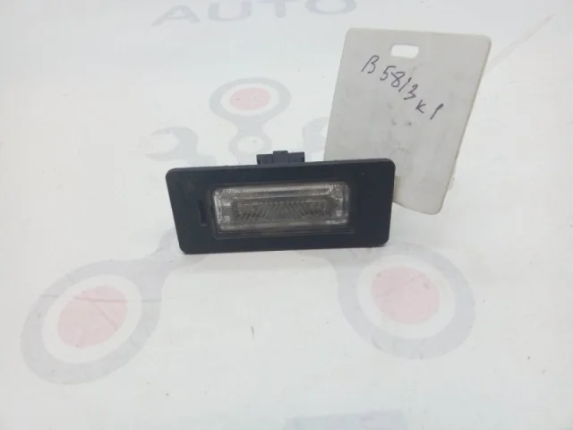 Фонарь подсветки номера правый для Volkswagen Passat Variant (B6, Typ 3C) 2004-2010 на фотографиях