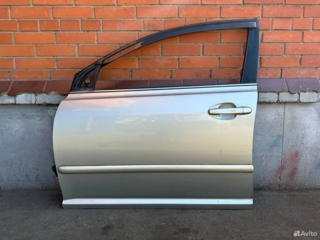 Двери для Toyota Avensis Универсал T250 2003-2008 на фотографиях