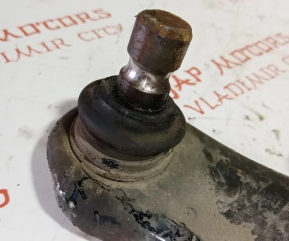 Рычаг передний правый нижний для Nissan Murano Z50 2002-2009 на фотографиях