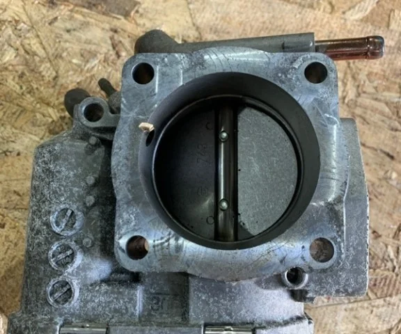 Дроссельная заслонка для Audi A4 B6 Кабриолет 2000-2004 на фотографиях