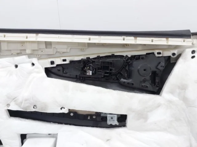 Уплотнитель передней правой двери для Nissan X-Trail T32 JDM 2013-2022 на фотографиях