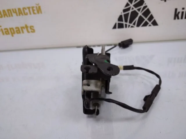 Замок капота левый для BMW 5er G30 2016-2023 на фотографиях