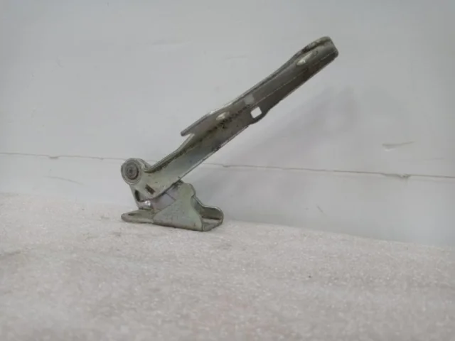 Петля капота левая для Hyundai Accent 2 Седан LC 1999-2012 на фотографиях