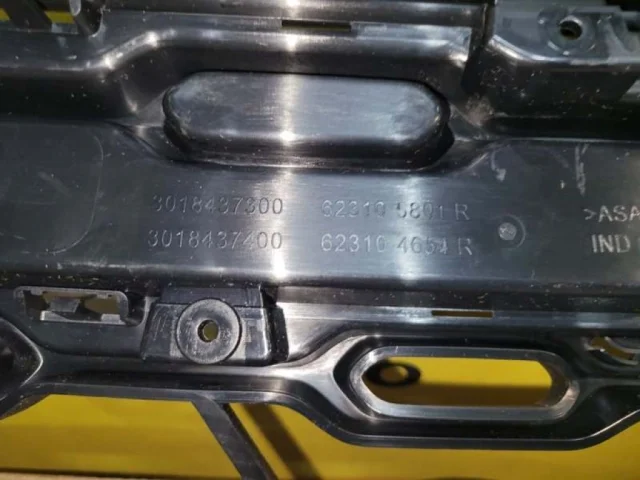 Решетка радиатора для Renault Duster HM 2020+ на фотографиях