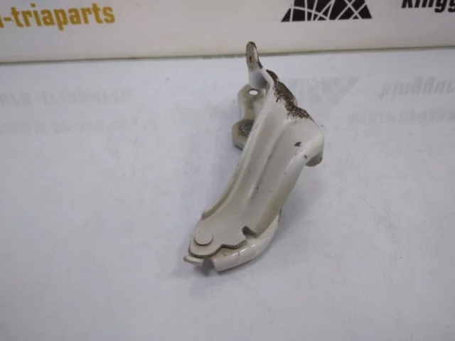 Петля капота левая для Skoda Octavia A7 rest на фотографиях