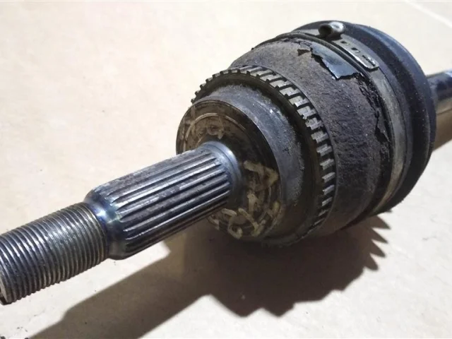 Привод передний правый для Toyota Avensis Седан T220 1997-2003 на фотографиях