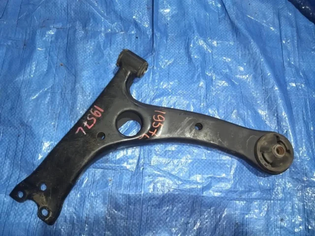 Рычаг передний левый нижний для Toyota Avensis Седан T250 2003-2008 на фотографиях