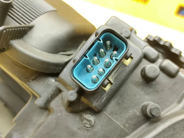 Фара левая для BMW 7er Е38 1994-2001 на фотографиях