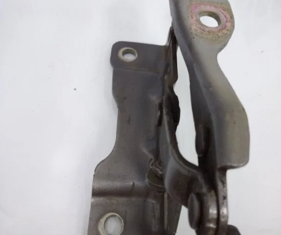 Крепление петли капота для Hyundai Tucson TL 2015-2019 на фотографиях