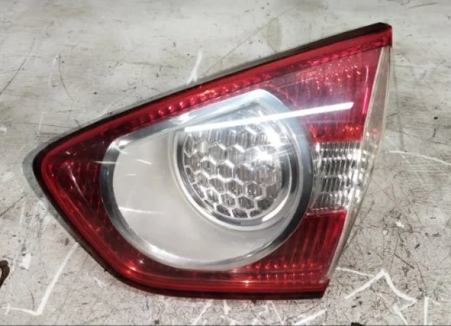 Фонарь внутренний правый для Ford Kuga CBV 2008-2013 на фотографиях