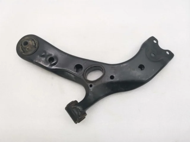 Рычаг передний левый нижний для Toyota RAV4 XA40 rest 2015-2019 на фотографиях