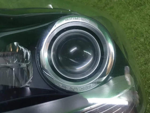 Крышка форсунки фароомывателя левая для Mercedes-Benz C class W204 2007-2014 на фотографиях