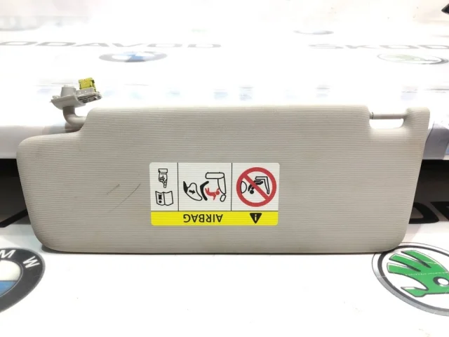 Козырек солнцезащитный правый для Skoda Octavia A7 Tour на фотографиях