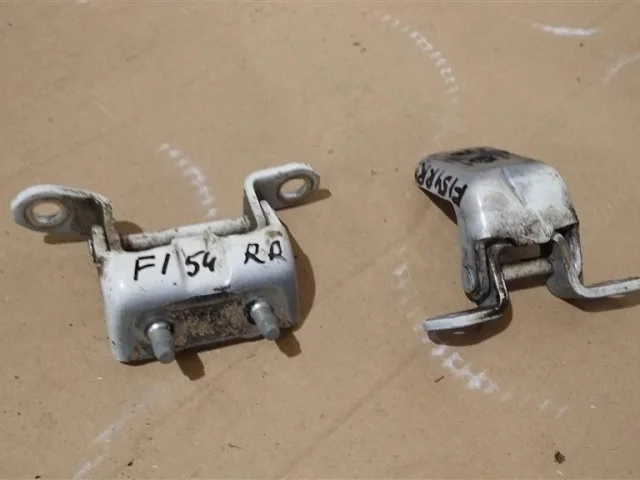 Петля двери задняя правая верхняя для Nissan Qashqai J11 2013-2019 на фотографиях