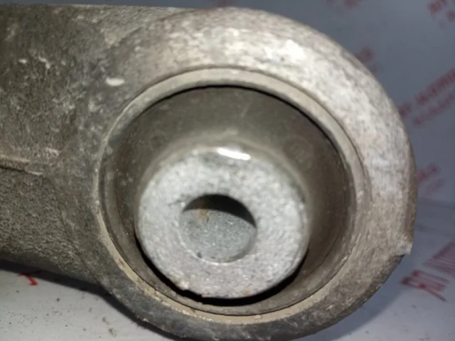 Качающийся рычаг левый для Audi A4 B7 2004-2008 на фотографиях